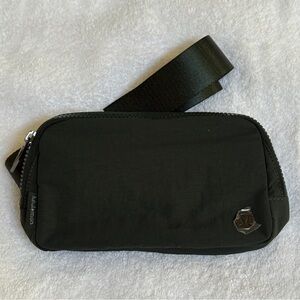 NEW LULULEMON EVERYWHERE BELT BAG O/S